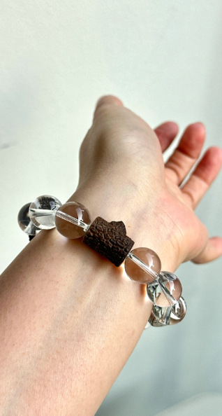 dawn afterdaek [silent agarwood] natural double-a white crystal agarwood bracelet – good luck and wealth gift
